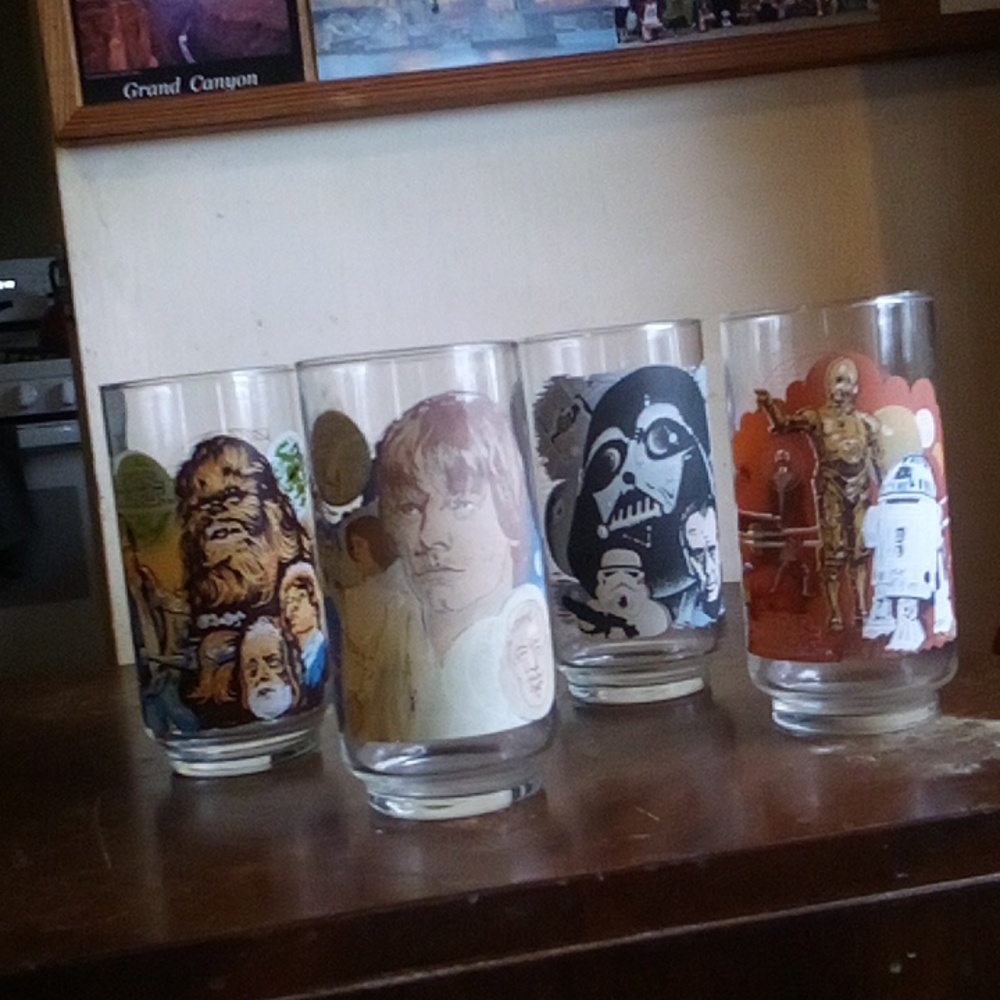 1977 Star Wars glasses - 4 in very good , Luke, Vader, Hans, R2-D2 C3P0